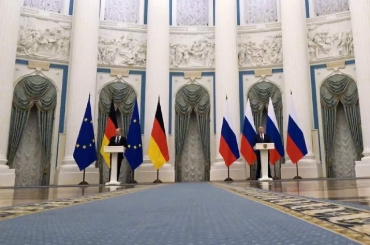    Песков заявил, что в разговоре Путин и Шольц затронули сферу энергетики