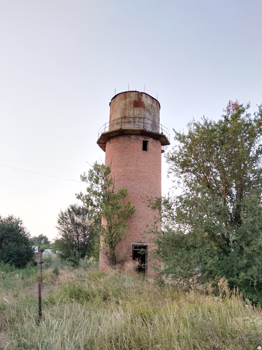 Водонапорная башня в центре хутора