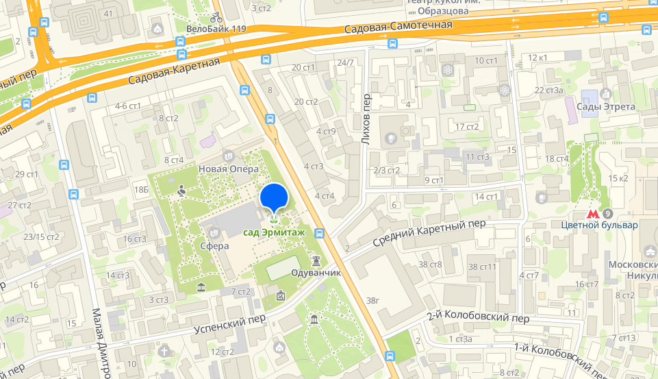 Сад "Эрмитаж" очень удобно расположен в центре Москвы между несколькими станциями метро. 