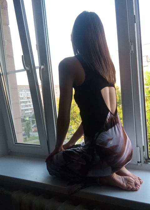 Это я в платье за 300р.  Обожаю.