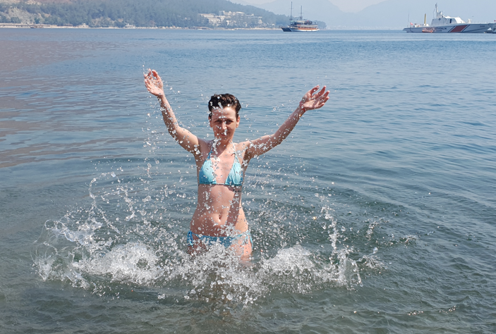 Фото актуальное, но потенциальному работодателю сразу лучше такое не показывать