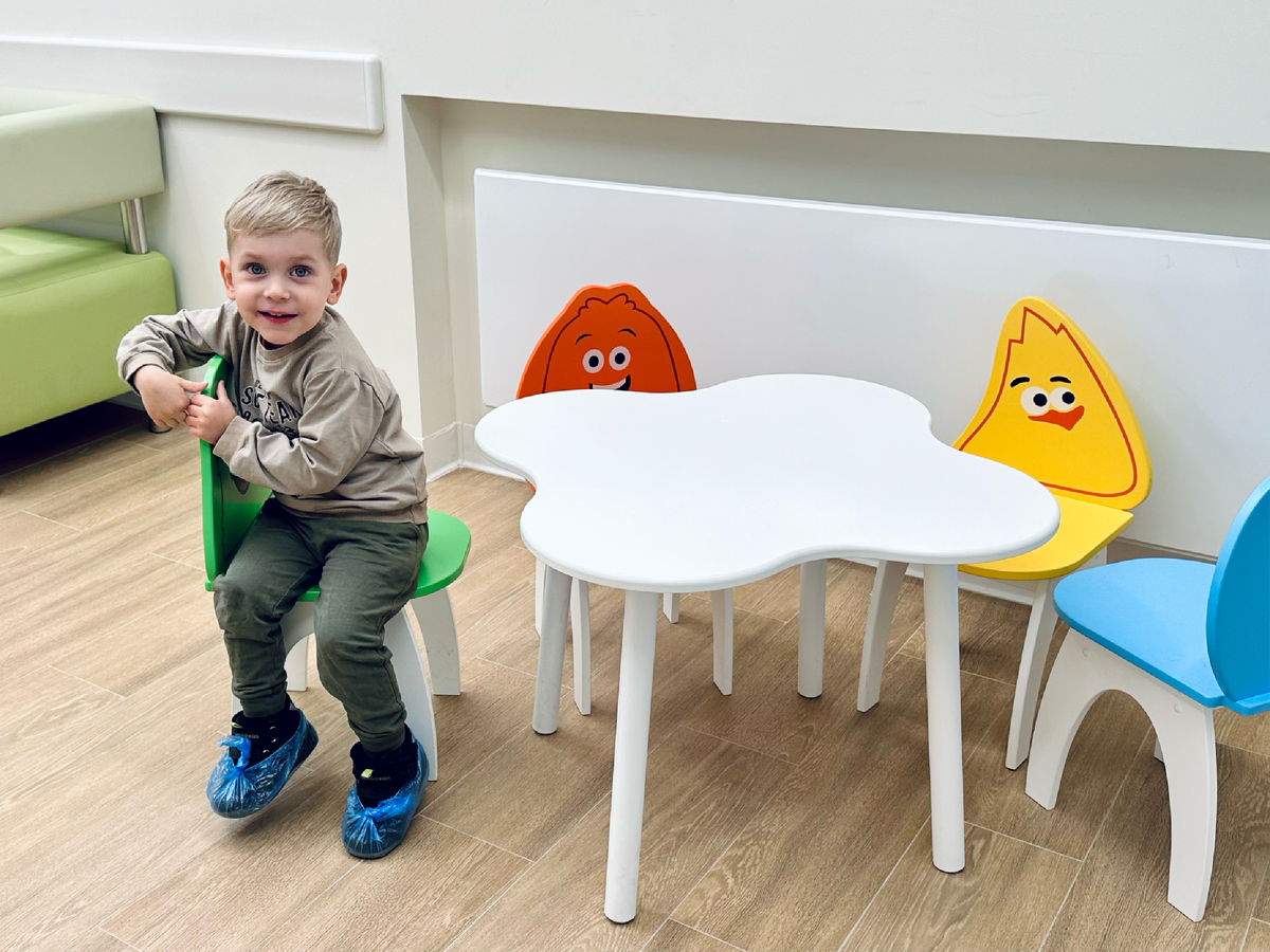 Тимохе очень понравились стулья.