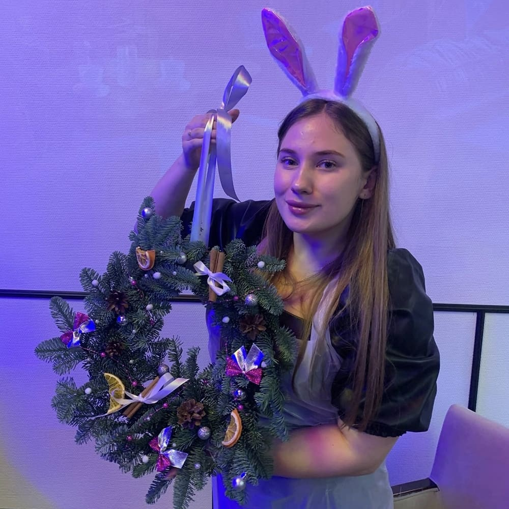 Фото с мастер-класса по изготовлению новогоднего венка от агентства Alexgrim