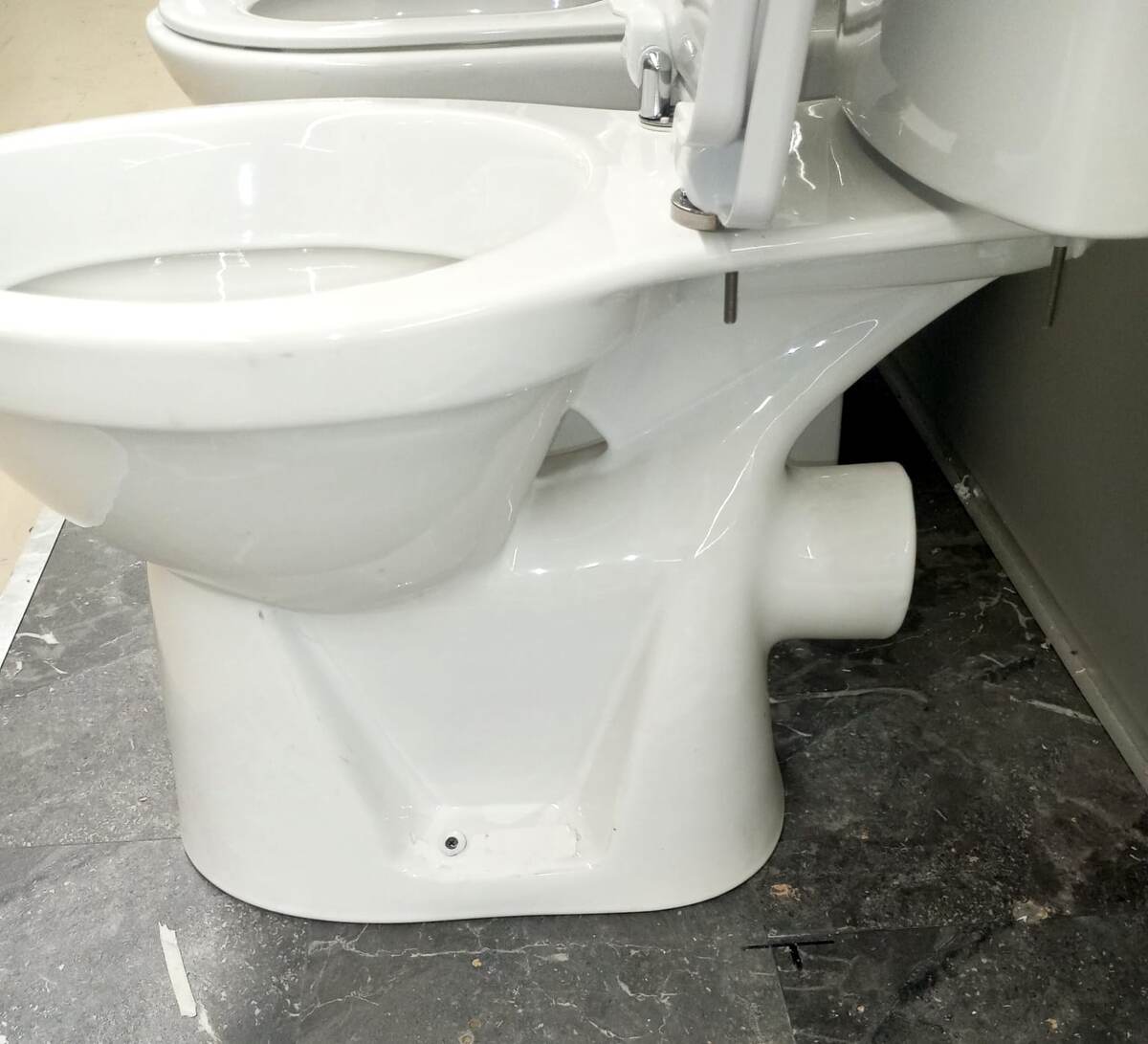 Фото 2. Унитаз с горизонтальным выпуском