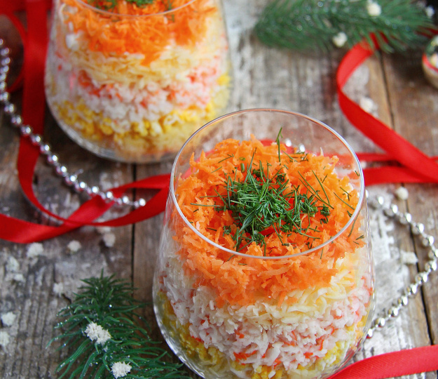 Буду снова готовить на праздники: вкуснейший салат с красивой подачей