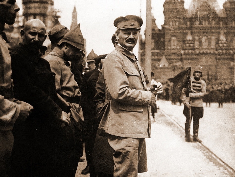 Л. Д. Троцкий на одном из первомайских парадов начала 1920-х гг. в Москве.