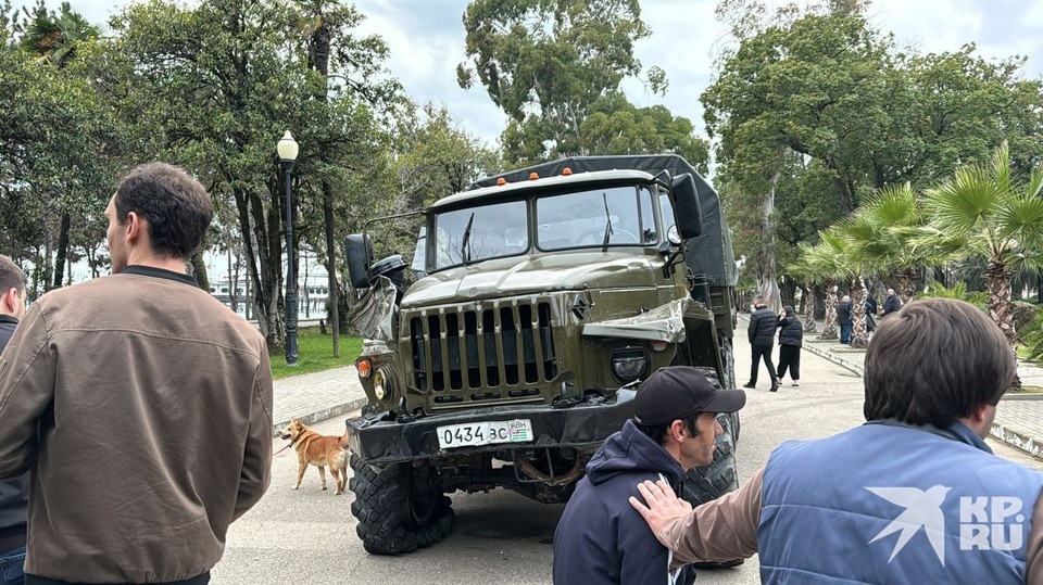    Протесты в Абхазии продолжают разгораться Олег УМАРОВ