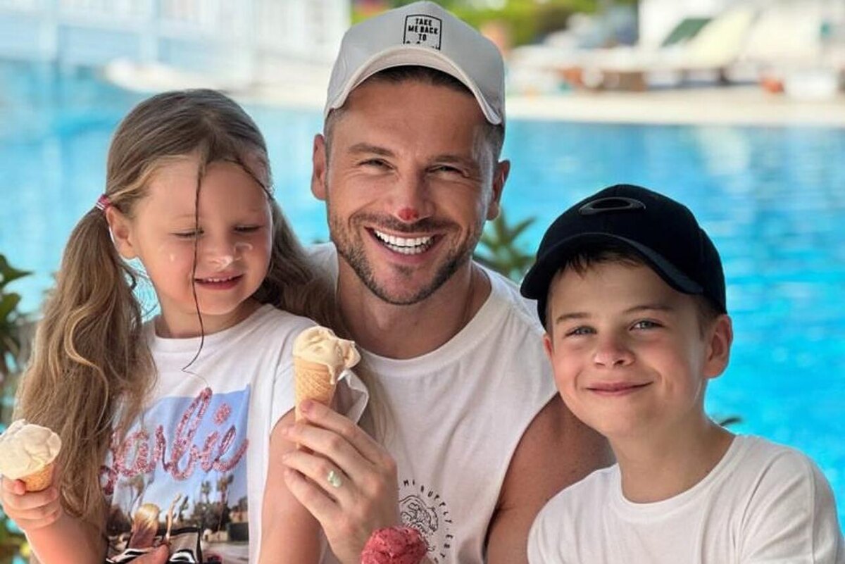    Сергей Лазарев с детьми соцсети