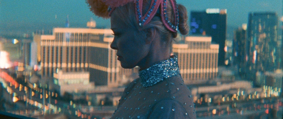 Памела Андерсон в фильме "Шоугерл" 