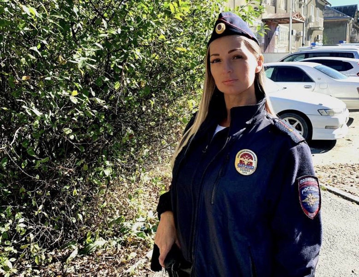 Участковый уполномоченный полиции ОУУП и ПНД ОП №18 ОМВД России по городу Находке младший лейтенант полиции Ксения Немтинова. Фото тлг-канала "Полиция Приморья".