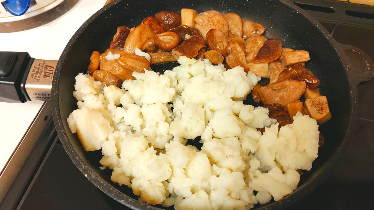 Сама стараюсь готовить так, чтобы не "кусочничать", ведь это или добавит лишних калорий к рациону или перебьет нормальный аппетит. 