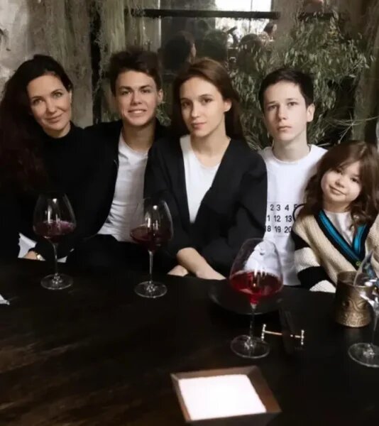    катерина Климова воспитывает четверых детей, фото: соцсети