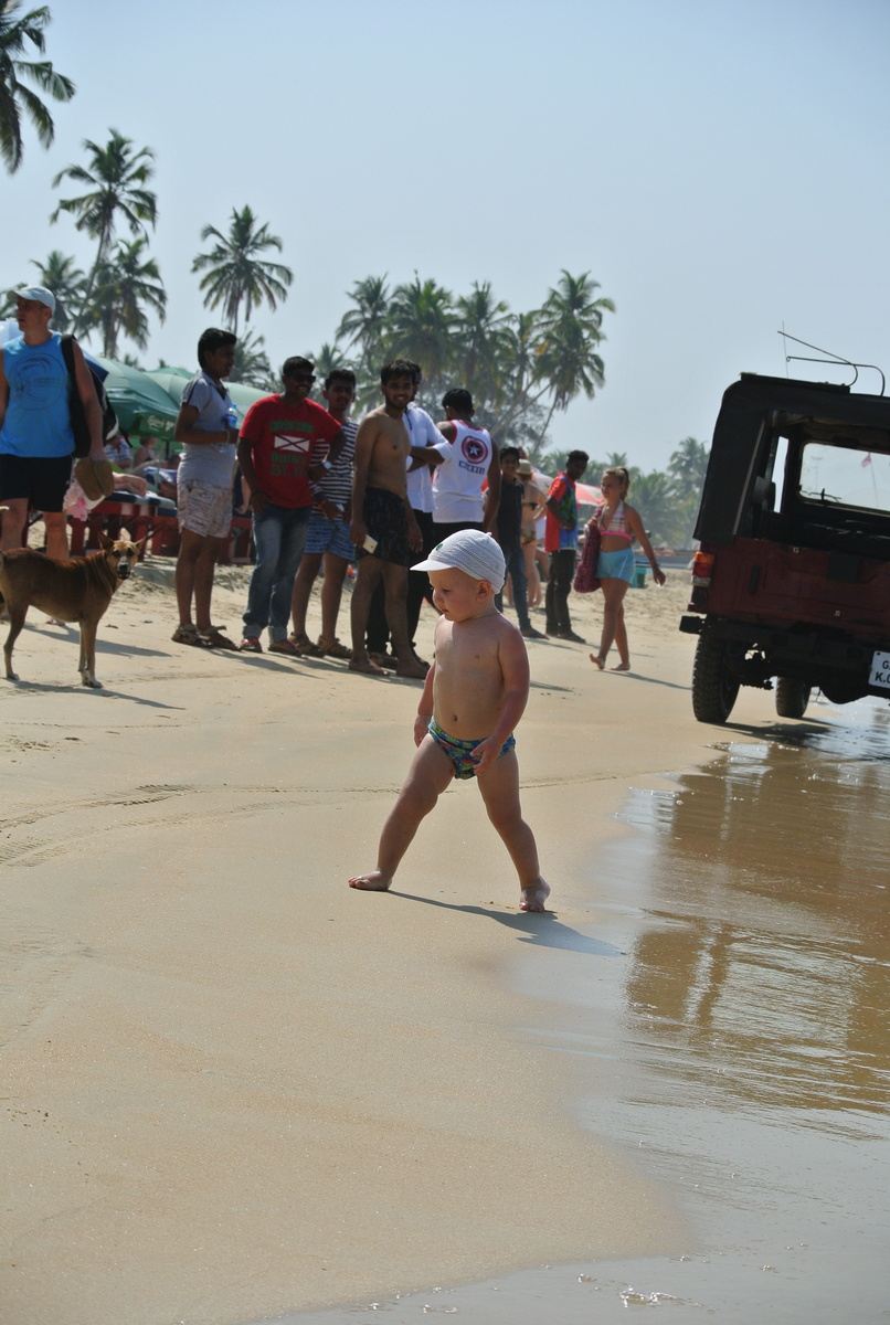 Младший, второй, ребенок в Колве. Обратите внимание на парней на заднем плане