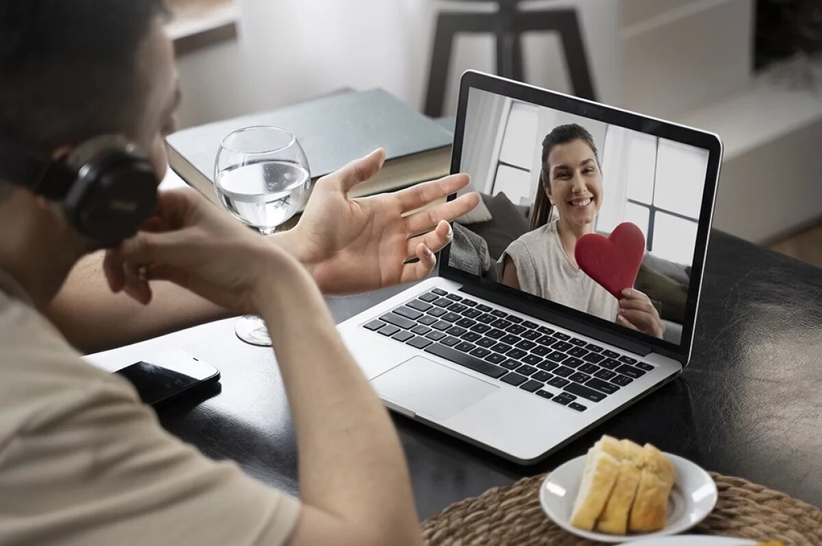    Судьба свела.