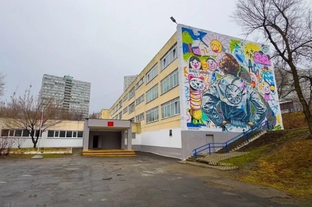    Благодаря Graffest во Владивостоке появилось граффити на фасаде школы