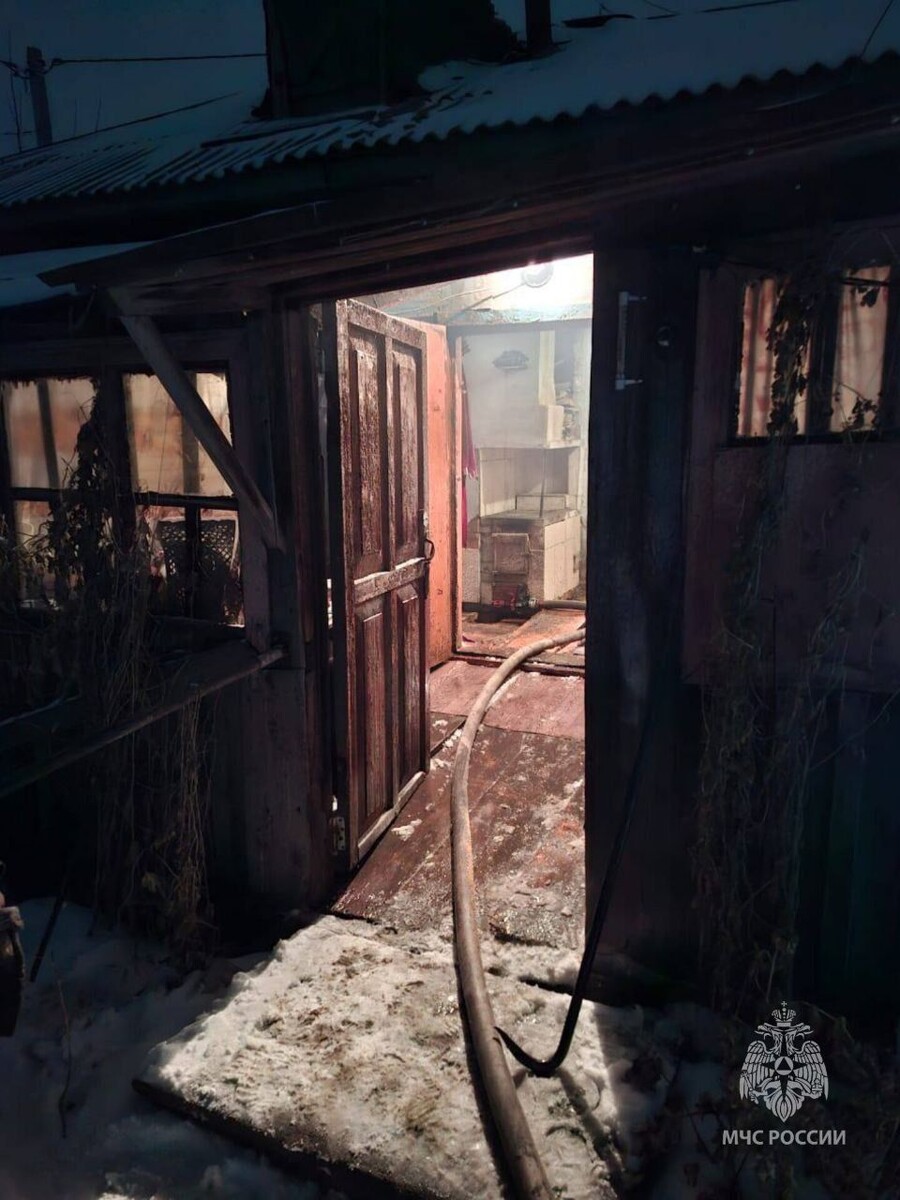    Пожар в Камне-на-Оби. Источник: t.me/mchs_altkray