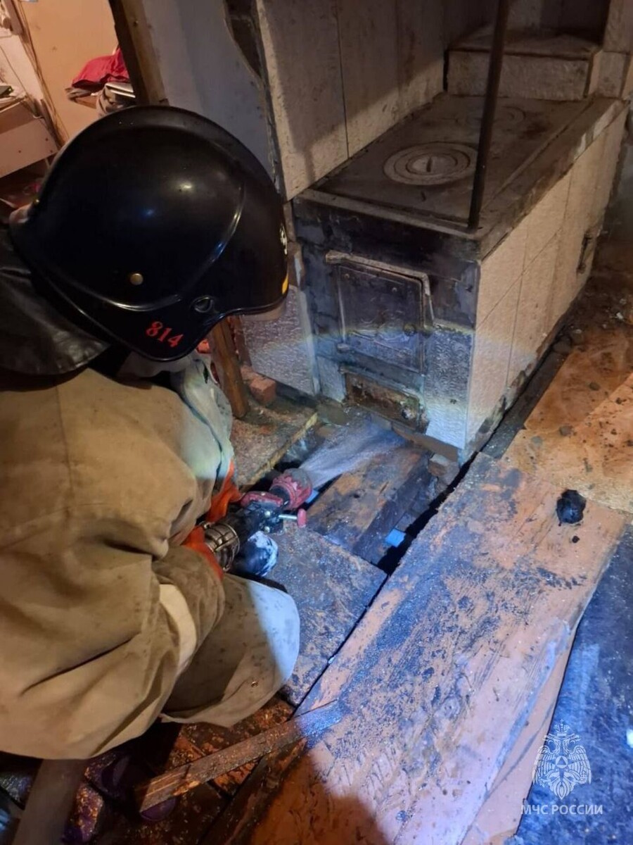    Пожар в Камне-на-Оби. Источник: t.me/mchs_altkray