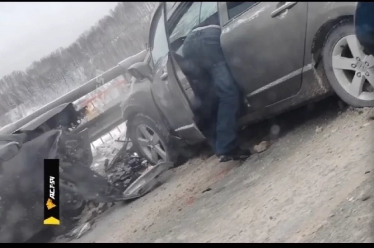    Две иномарки столкнулись лоб в лоб на Гусинобродском тракте в Новосибирске