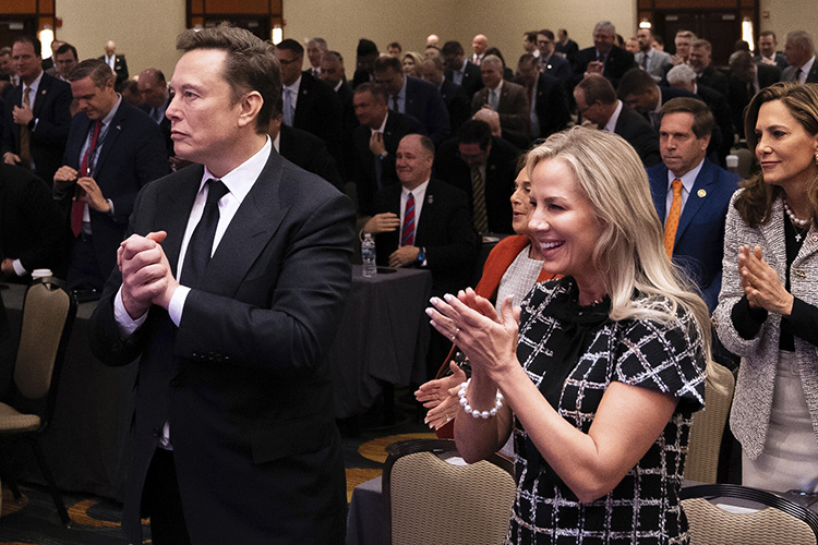    Маск становится активной политической фигурой в американском правительстве и, возможно, «развязывает» себе руки для предстоящих проектов.   
Фото: © Allison Robbert — Pool via CNP / Consolidated News Photos / www.globallookpress.com