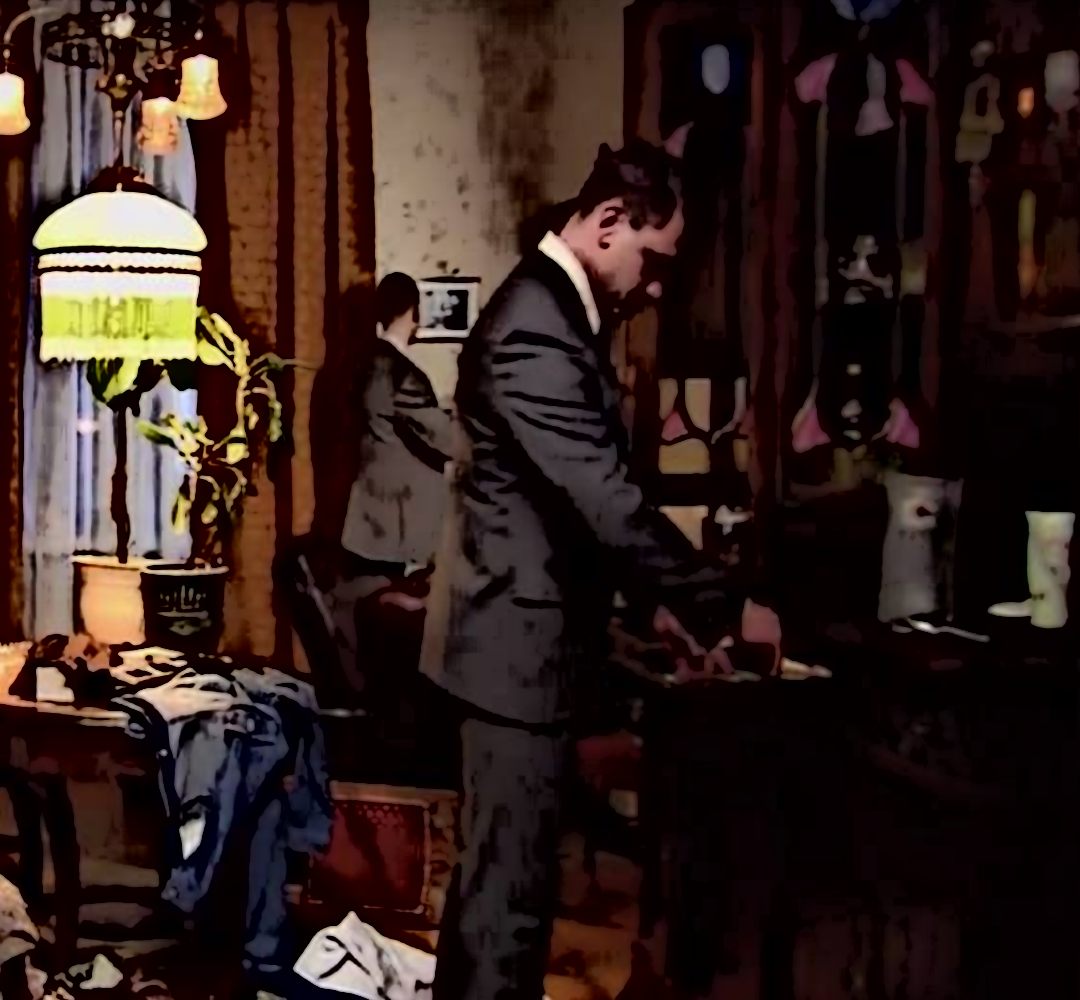 ...застал у себя в доме кучу каких-то странных людей, которые хоть и с вежливой осторожностью, но тщательно проводили обыск в квартире, забрав с собой несколько тетрадок с рукописями дедушки...