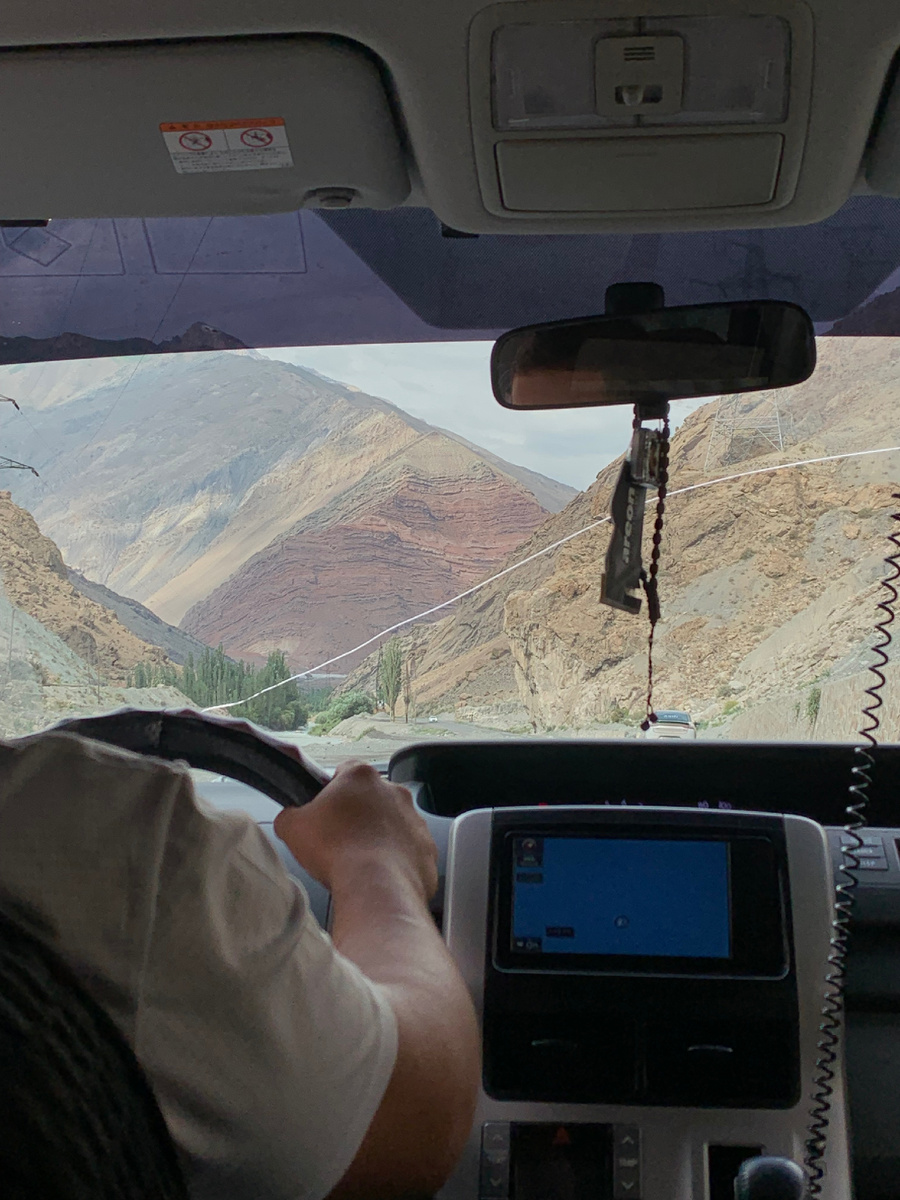 Вид на горы по дороге в Самарканд