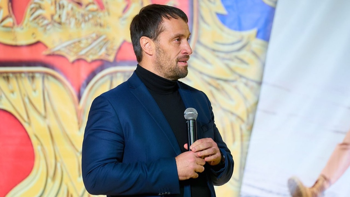    Эдуард Исаков поздравил новобранцев с Днём призывника