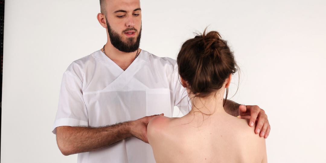 Массаж при боли в шее.