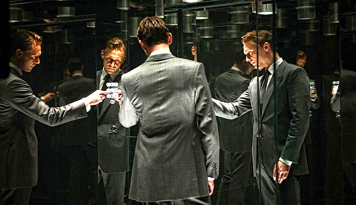 Хорошо, что я ни с кем не поспорил на деньги, что новым 007 станет Том Хиддлстон. Как видим, в итоге проспорил бы. 