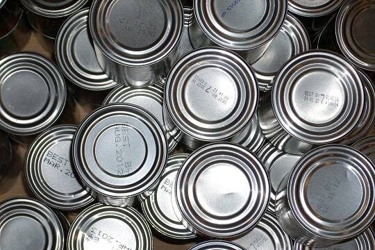    В СМИ появилась информация о личинках червей в консервах из «Дикси» и «Пятерочки»