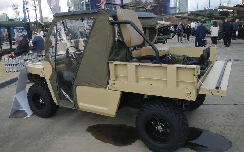    Для эксплуатации в холодное время года Desertcross получил отопитель и закрытую тентом кабину. Вооружен двумя пулеметами «Печенег». Один установлен на крыше, другой – на панели перед сиденьем переднего пассажира.