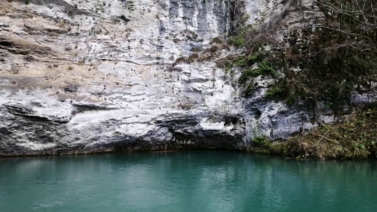 голубое озеро Абхазия