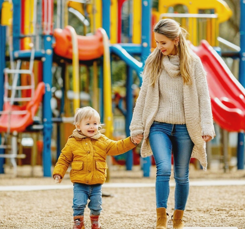 Если малыш пугается нового, оставайтесь спокойны и доброжелательны. Ваша реакция даст ему понять, что тут бояться нечего