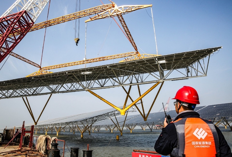 © CHN Energy / ceic.com (Проект китайской плавучей СЭС реализован China Energy Investment Corporation — крупнейшей энергетической компанией КНР)