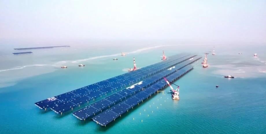 © CHN Energy / ceic.com (Сегодня совокупная мощность всех СЭС Китая составляет около 750 ГВт — примерно 40% от мировых мощностей)