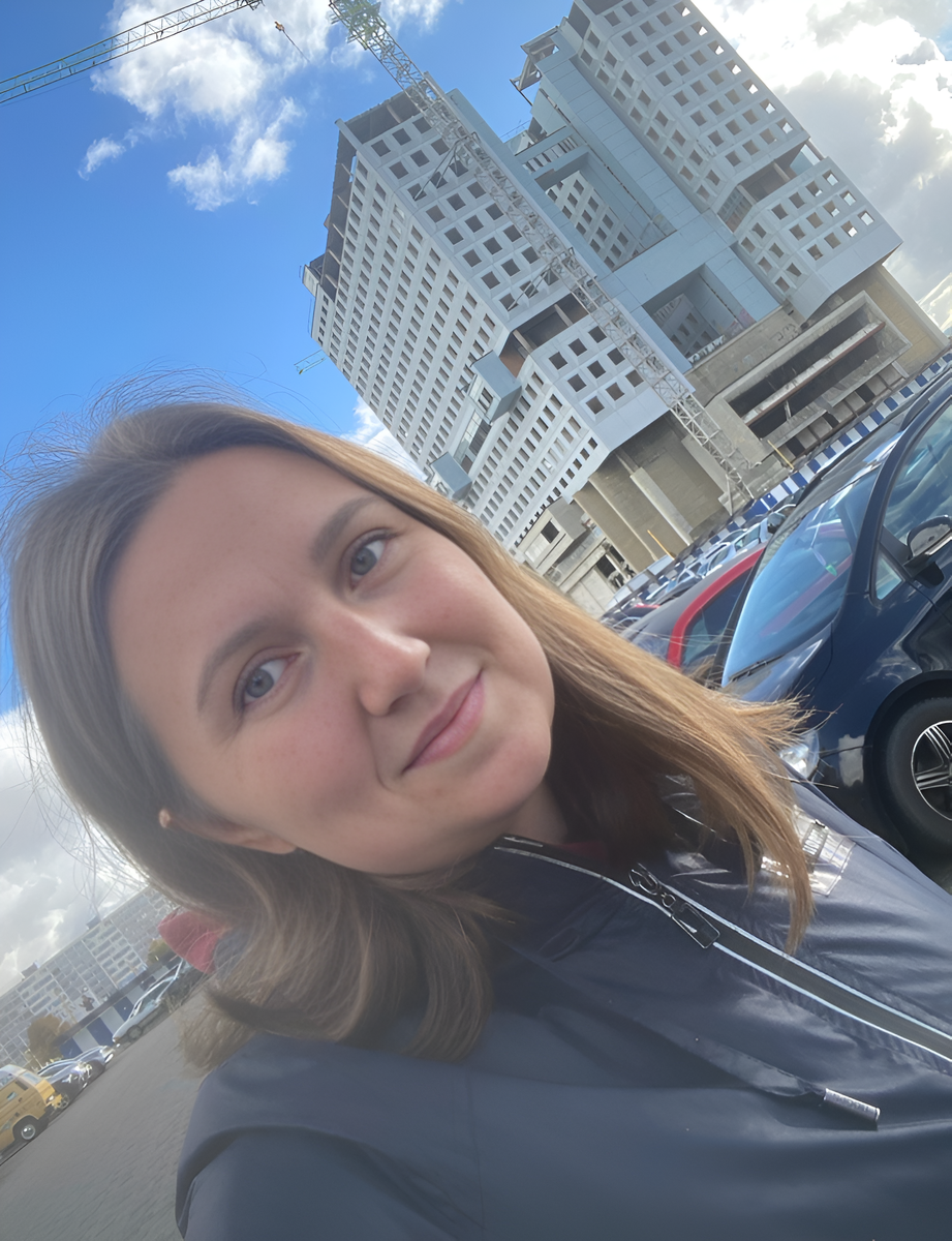 В октябре 2023 года здание Дома Советов ещё только предстояло снести. А я, полная энтузиазма, готовилась к новой работе в новом городе.