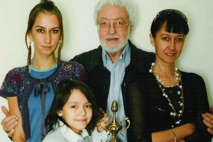 Надира Мирзаева, Георгий Юнгвальд-Хилькевич с дочераями Натальей и Ниной. / Фото: www.kratkoebio.ru