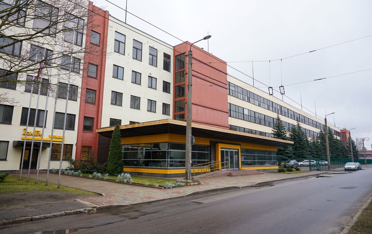 Центральный вход на фабрику (г. Рига)