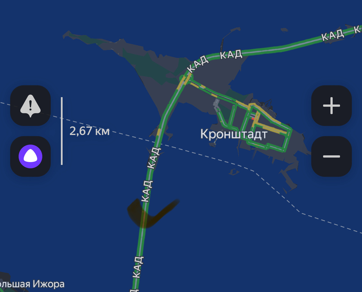 Южная часть дамбы располагается ниже Кронштадта за туннелем