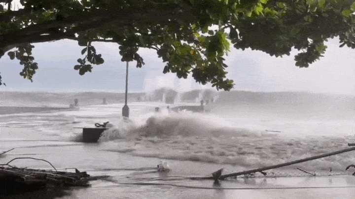 Безупречные волны, вызванные супертайфуном. 16 ноября, остров Катандуанес, Филиппины