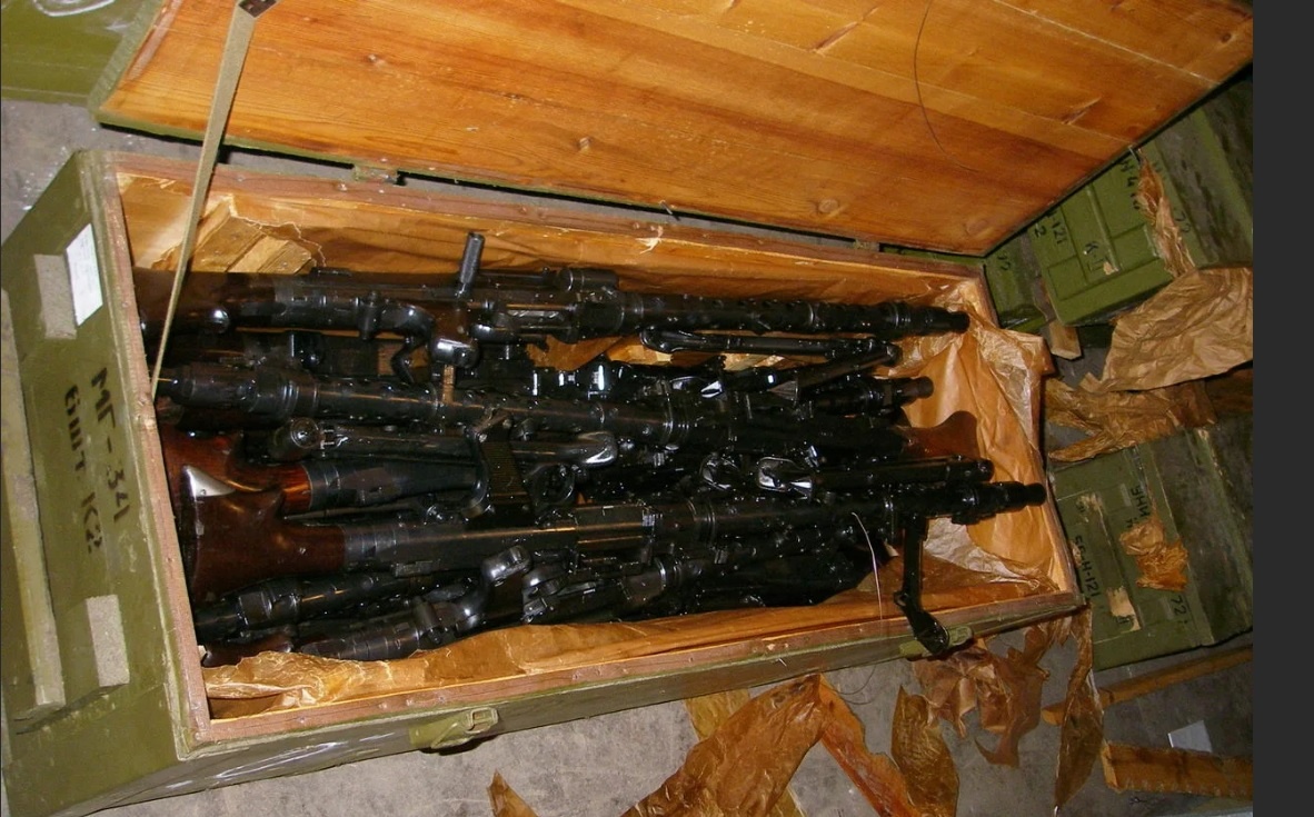 Оружие в заводской консервационной смазке