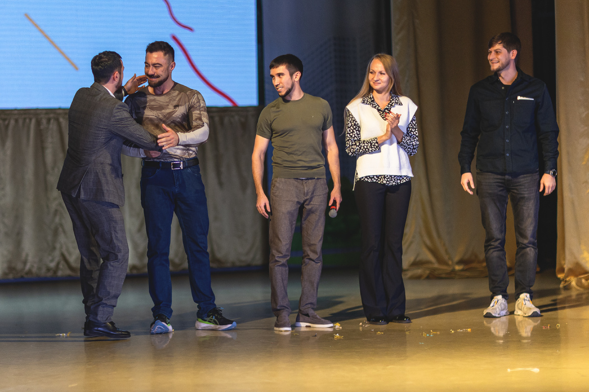 Почетные гости мероприятия. Справа: Артём Мушкатёров 