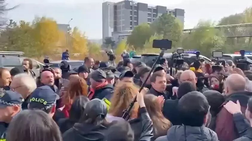В Тбилиси идут протесты против результатов парламентских выборов. Источник: Соцсети