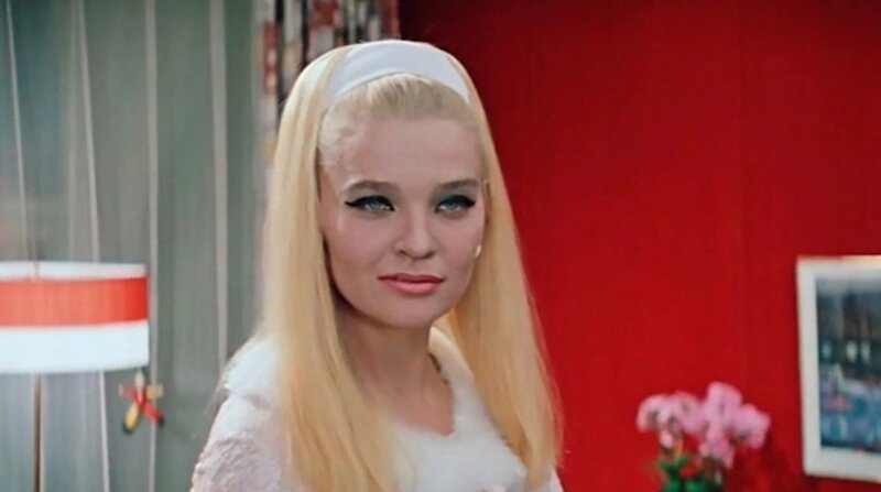 Кадр из кинофильма "Бриллиантовая рука".