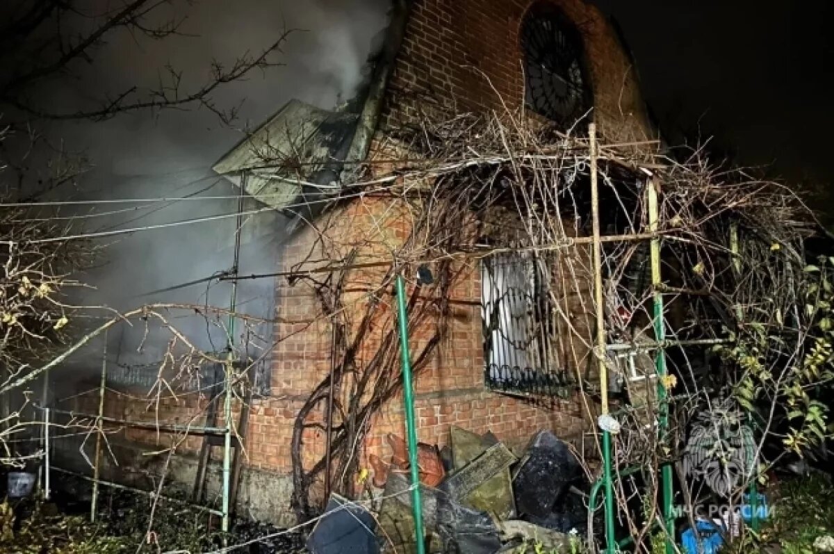    Под Ростовом из-за неисправного дымохода сгорел двухэтажный дом