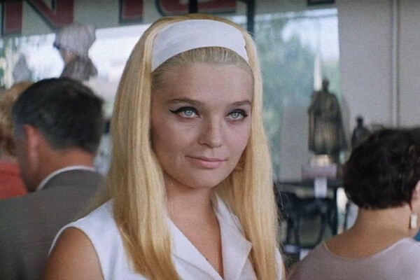 Светлана Светличная в картине «Бриллиантовая рука» (1968) / Мосфильм 