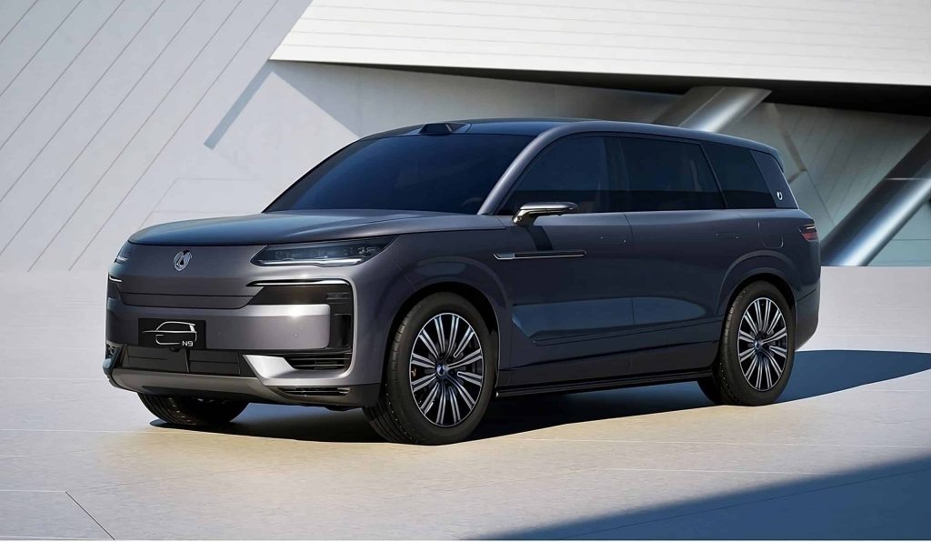 BYD Denza N9 — новый внедорожник от компании BYD. Представлен в Китае в двух модификациях — полностью электрической и в виде подключаемого гибрида (PHEV).