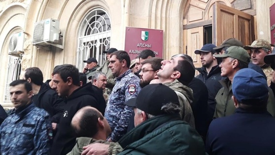    Парламент Абхазии взял обязательства выступить переговорной площадкой Роман Захаров