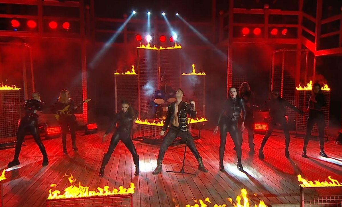 номер Алексея Безуса (фото из эфира на «Okko»)