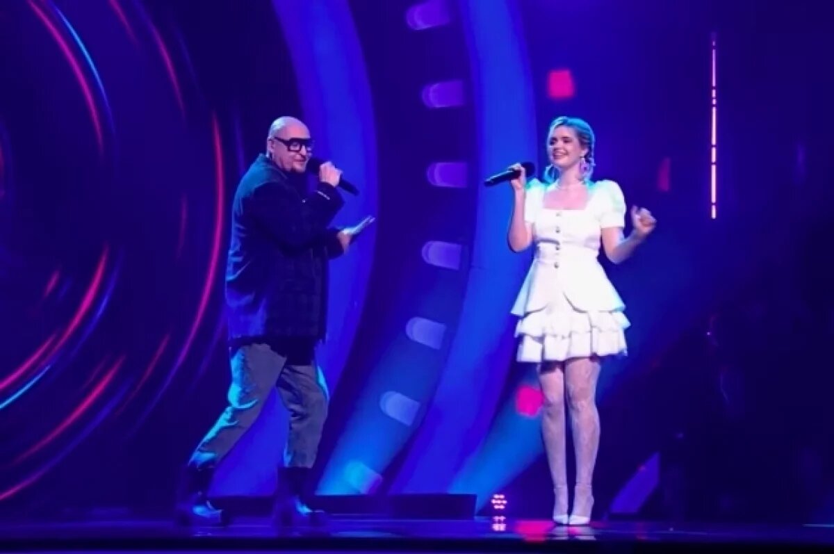    Новосибирский певец Шура ярко выступил с новичком эстрады на шоу