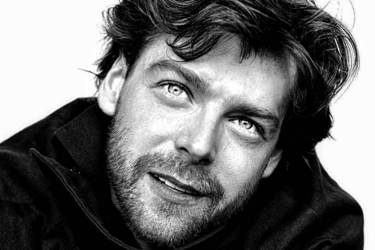     Погиб, сорвавшись с балкона 5-го этажа: подробности ухода из жизни премьера Мариинского театра Владимира Шклярова